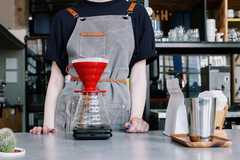V60 ile Kahve Nasıl Demlenir? Püf Noktaları ve Teknikleri Nelerdir?