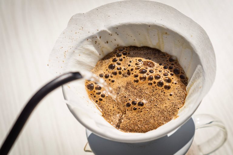 V60 Filtre Kağıtları Arasındaki Farklar Nelerdir? Beyaz ve Kahverengi Filtre Kağıtları
