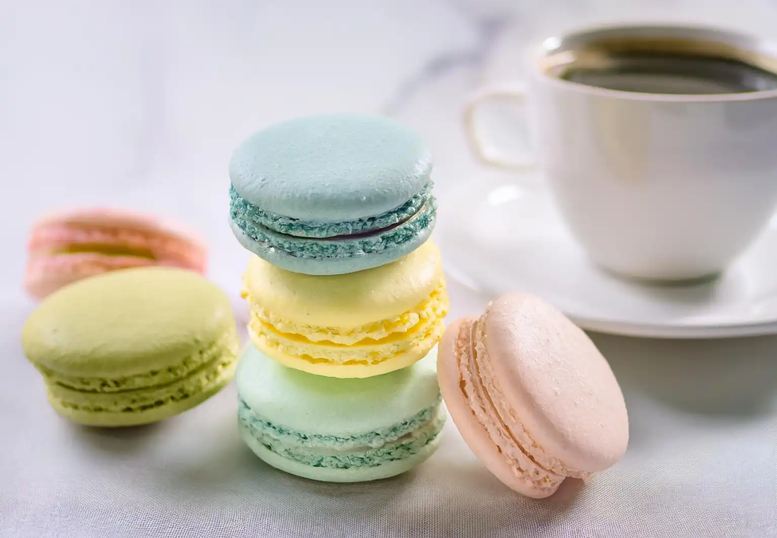 Makaron Tarifi: Evde Kolay ve Lezzetli Fransız Kurabiyesi Yapımı