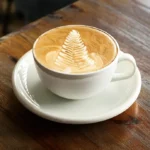 Flat White Nedir? Tarihçesi, Farkları ve Evde Yapım Rehberi